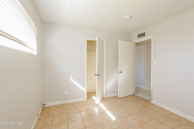 Building Photo - 3728 W Flower St