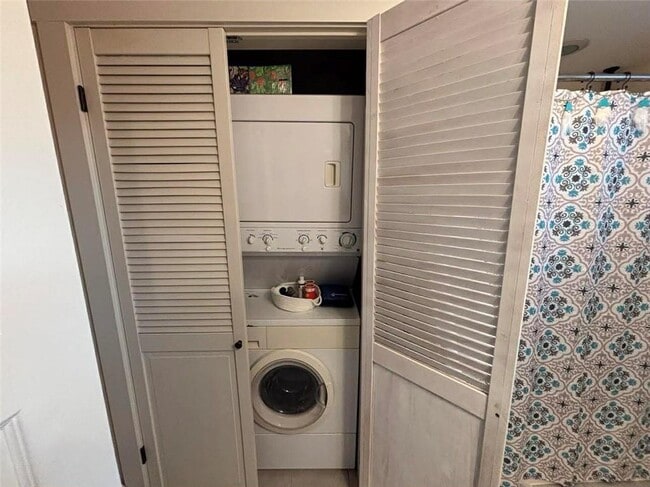 Building Photo - 12 Clark St