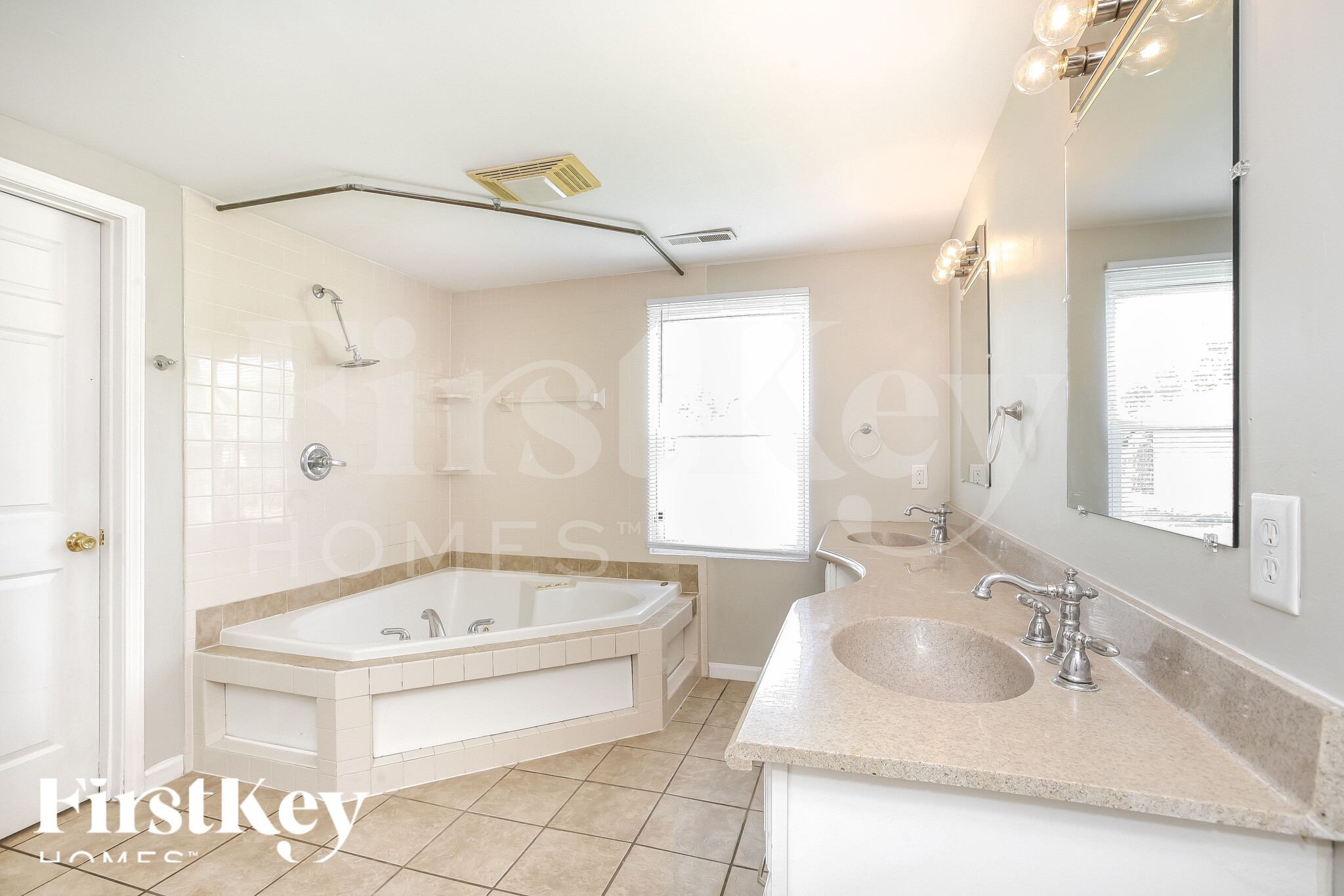 Building Photo - 3312 S Parker Ave