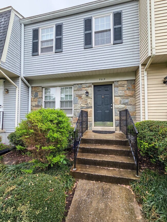 Building Photo - Beautiful 3BR Townhouse in Rockville/Derwood for early June Move-In!