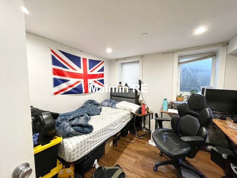 Building Photo - 998 Tremont St