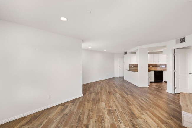 Building Photo - 1056 Calle Del Cerro