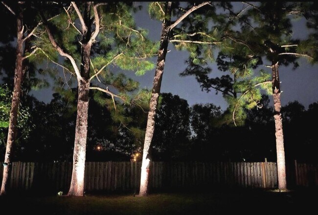 Building Photo - 1697 SW Clover St