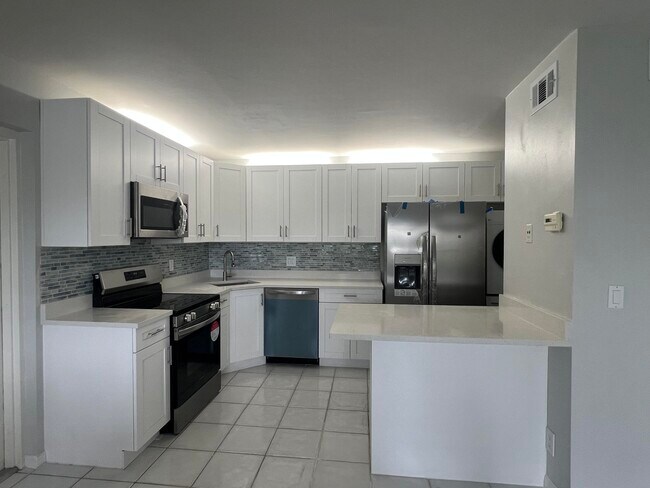Building Photo - 1109 Green Pine Blvd