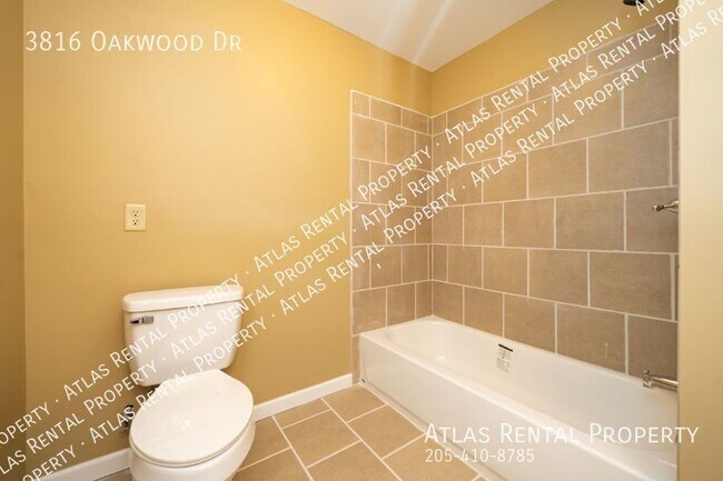 Building Photo - 3816 Oakwood Dr