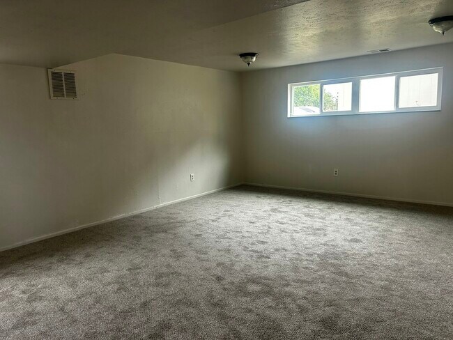 Building Photo - 9052 W Washburn Pl