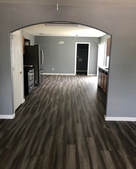 Building Photo - 208 La garde St