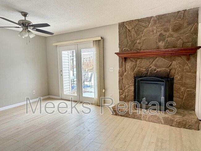 Building Photo - 205 Fairway Gardens Dr