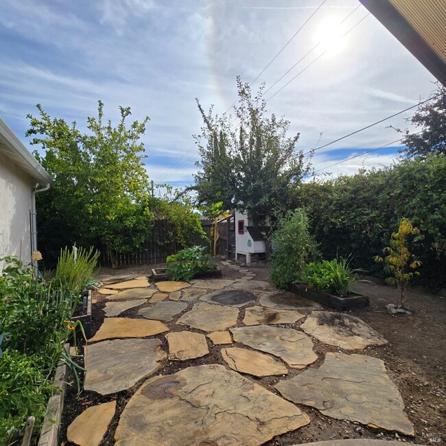 Building Photo - 480 Meadowview Dr