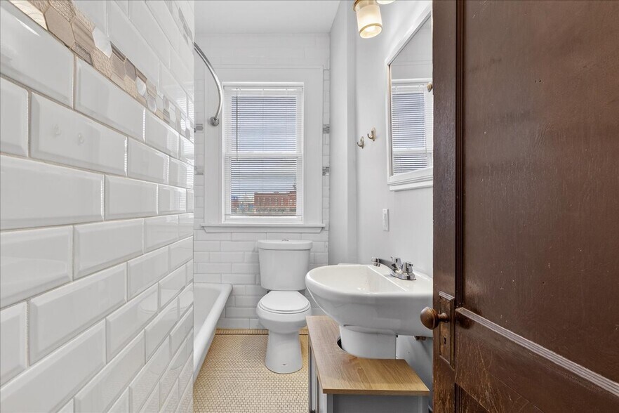 Building Photo - 4636 Shenandoah Ave