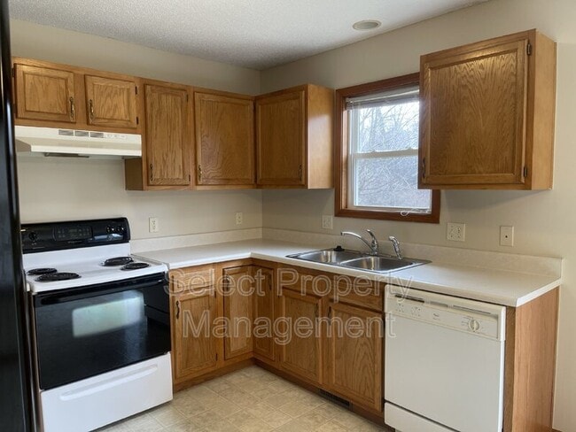 Building Photo - 9608 Yuma Dr