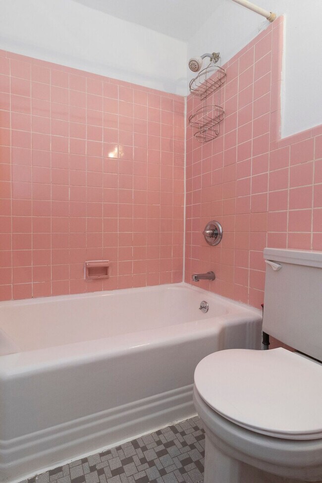 Building Photo - 250 E 82nd St