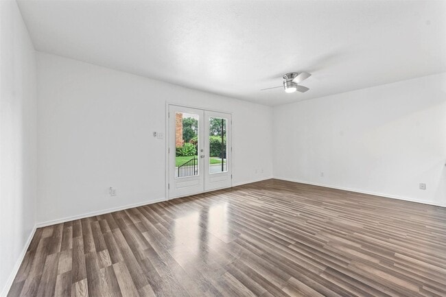 Building Photo - 4002 Ridglea Country Club Dr