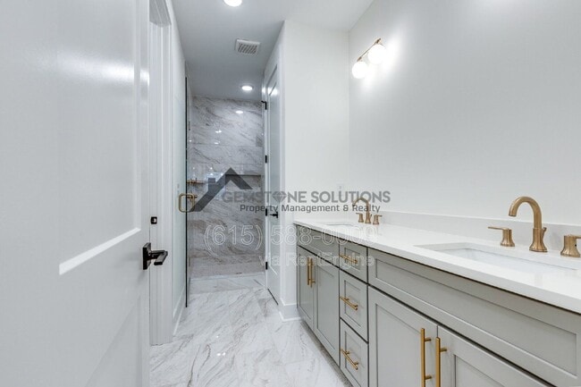 Building Photo - 669 Westboro Dr