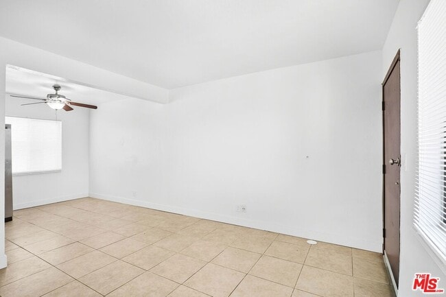 Building Photo - 959 S Soto St