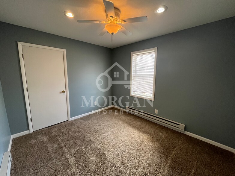 Building Photo - 307 S Main St