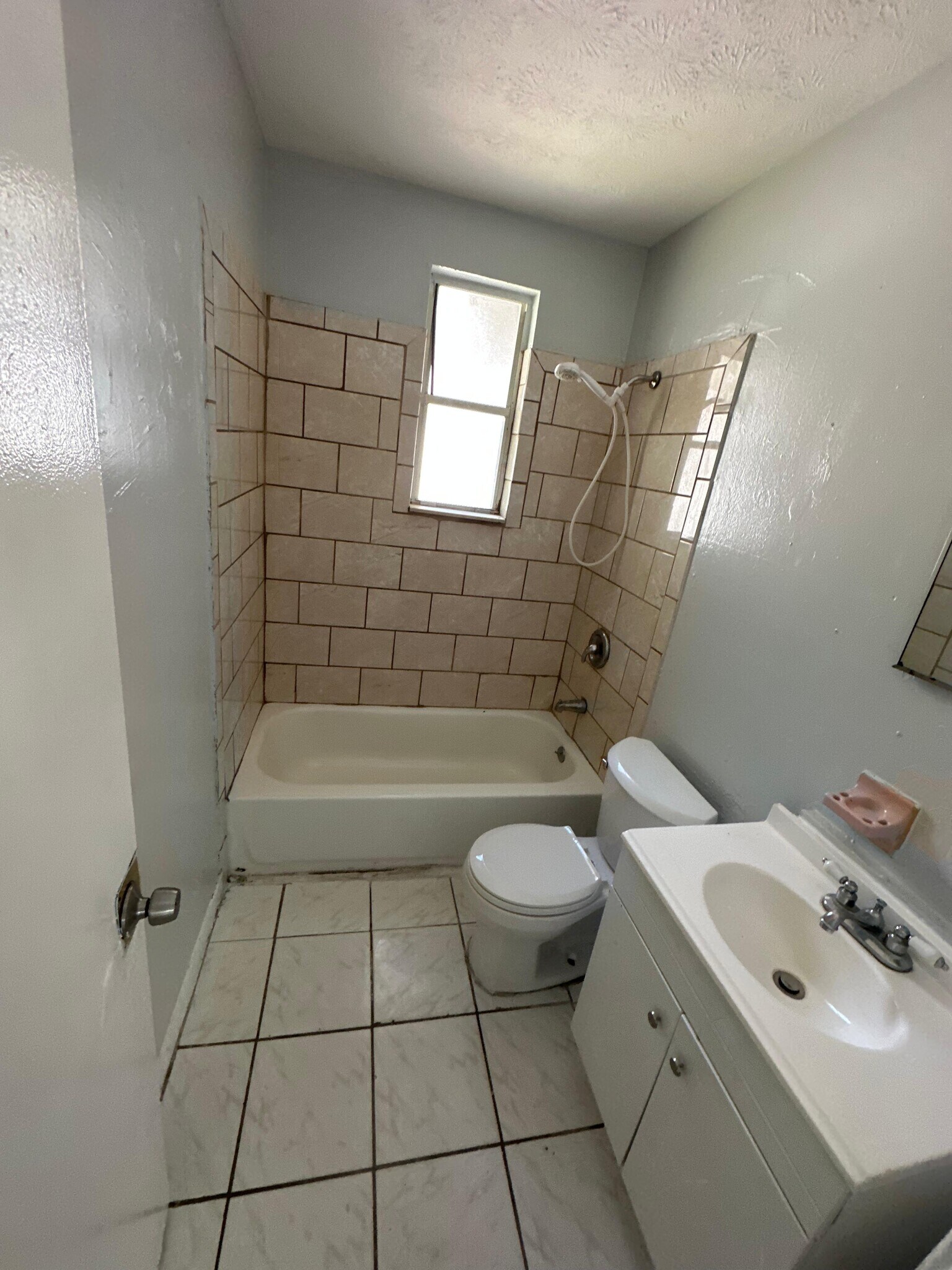 Building Photo - 1614 W 3rd St