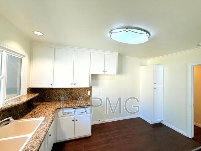 Building Photo - 17535-17537 Baltar Street