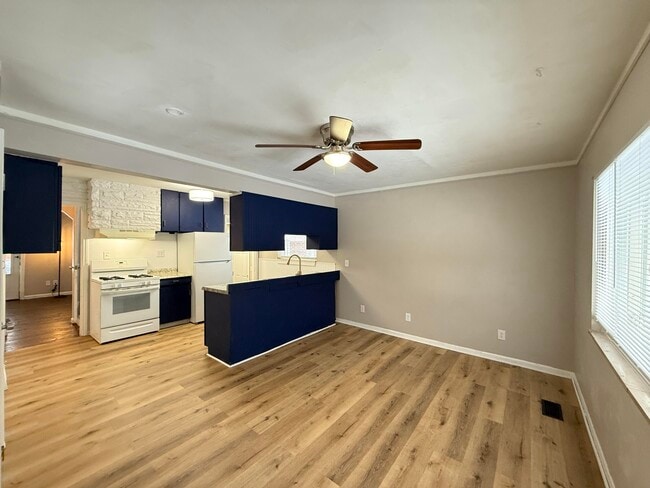 Building Photo - 7243 Dacosta