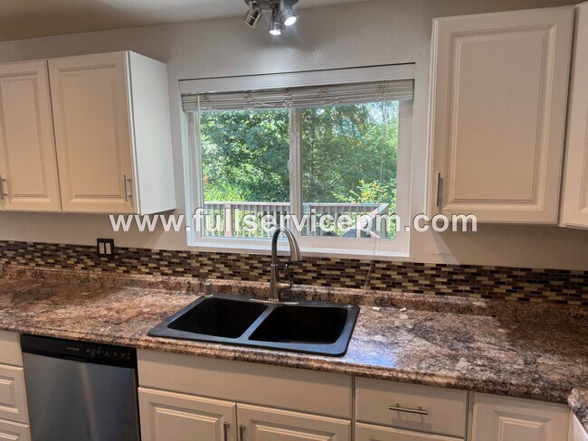 Building Photo - Spacious 4-Bedroom Upper-Level Home with Fireplace, Bonus Room & Large Deck