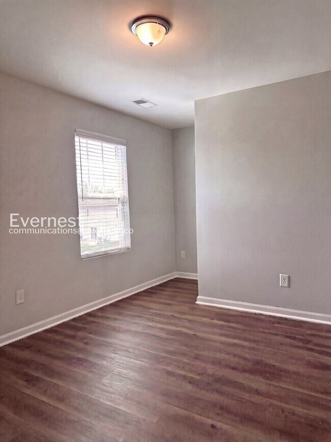 Building Photo - 1326 Bryson Ln