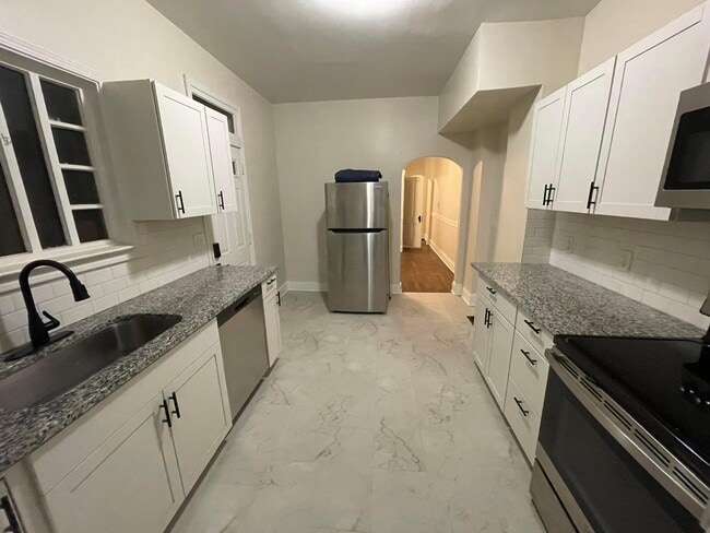 Building Photo - 287 E Woodrow Ave