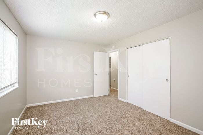 Building Photo - 3920 Pinetop Dr