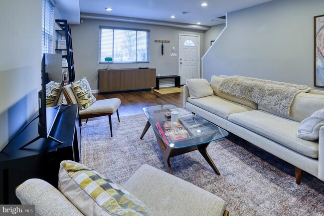 Building Photo - 4709 Jay St NE