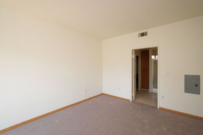 Building Photo - (62 or older requirement) 2 Bedroom & 2 Ba...