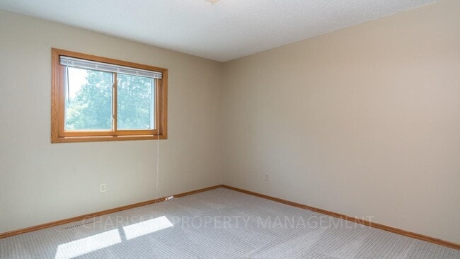 Building Photo - MULTI-LEVEL 3 BD, 2 BA HOUSE WITH FENCED IN YARD, DOUBLE ATTACHED GARAGE, SHED, MURPHY BED, 3 FAM...