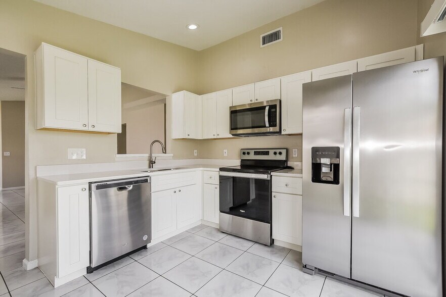 Building Photo - 9710 Red Clover Ave