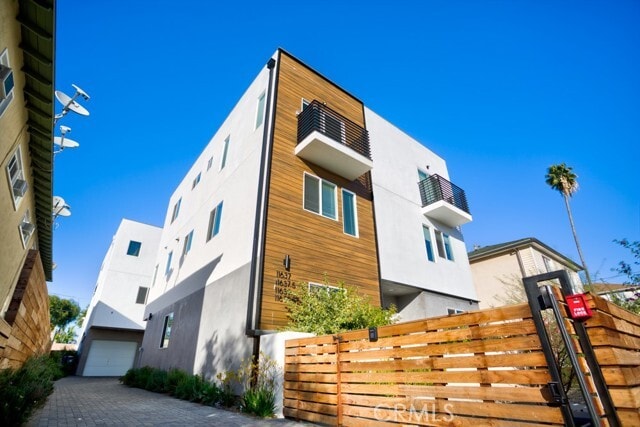 Building Photo - 11639 Burbank Blvd