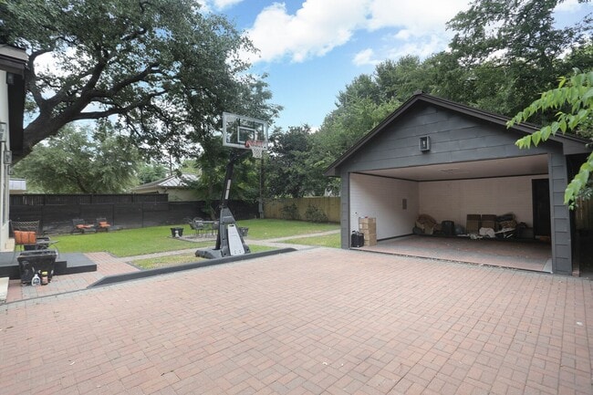 Building Photo - 182 E Edgewood Pl