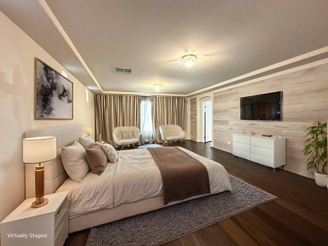 Building Photo - A beautiful 2 stories 5 Bedroom Home in a Highly Desired Location