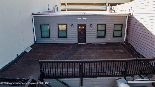 Building Photo - 37 E Front St