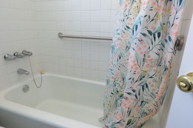 Building Photo - Noe Valley House - 3 beds-1.5 baths - VIEW - garage