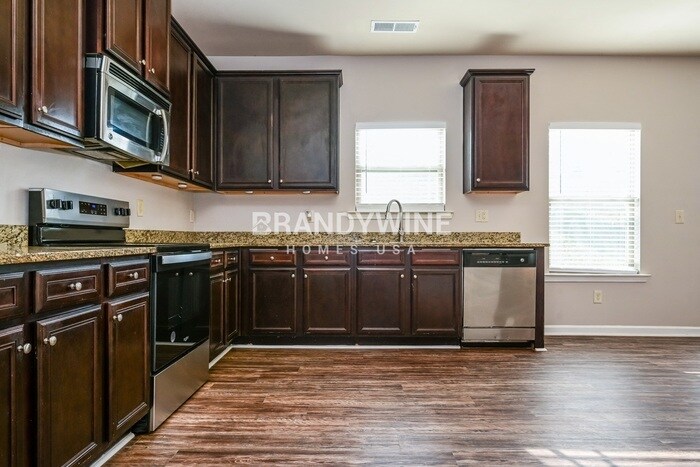 Building Photo - 693 Emporia Loop