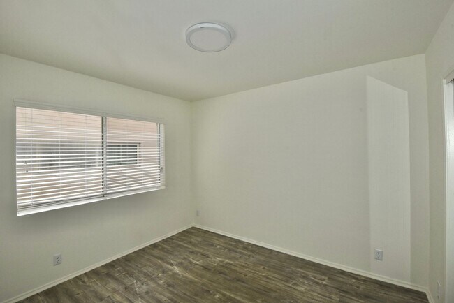 Building Photo - 14706 Dickens St