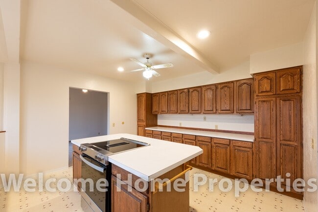 Building Photo - Beautiful Country Home on 1 Acre
