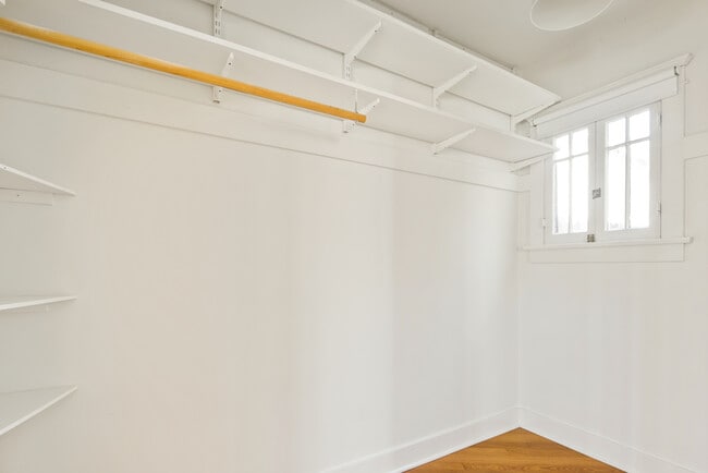 Building Photo - 321 Market St