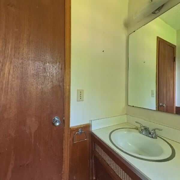 Building Photo - "Charming 1-Bedroom Retreat with Gleaming ...