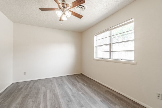Building Photo - 8022 US-271