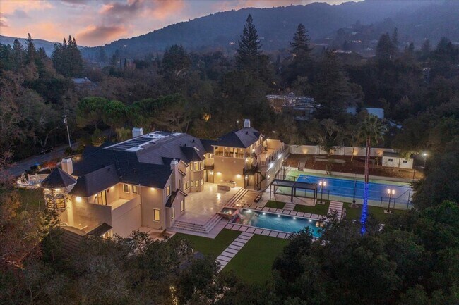 Building Photo - Luxury 10 Bedrooms, 9 Bathroom Estate for Lease in Los Gatos