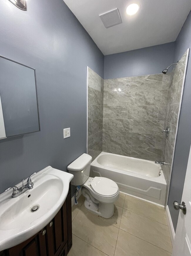 Building Photo - 1623 Dounton St