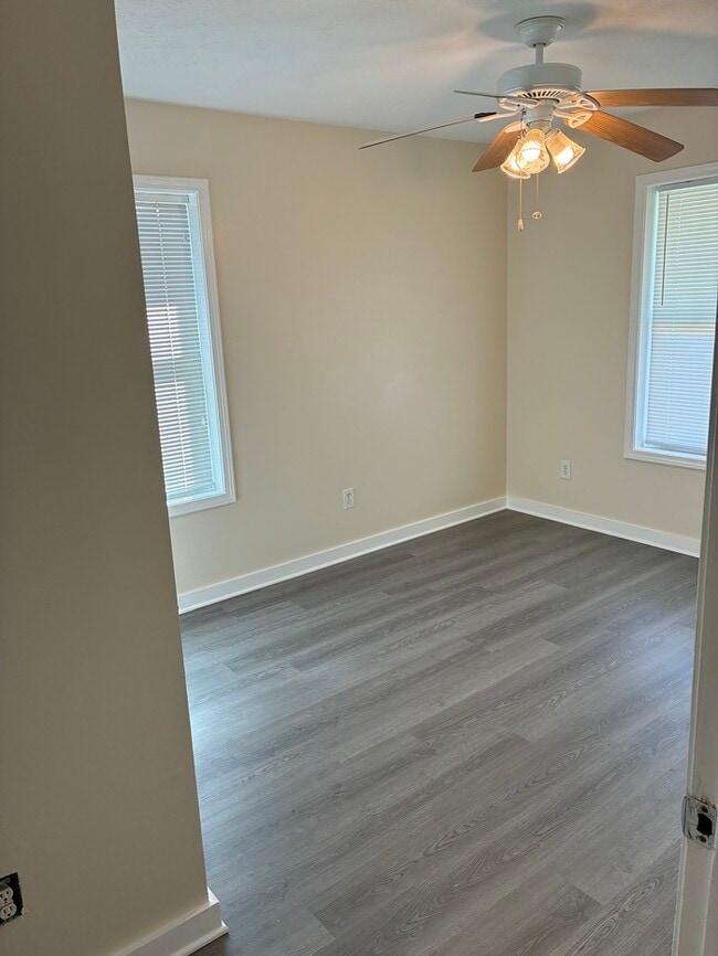 Building Photo - Beautiful 3/2 House