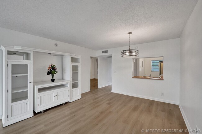 Building Photo - 9470 Poinciana Pl