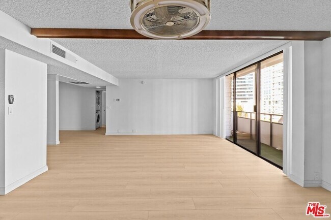 Building Photo - 10535 Wilshire Blvd