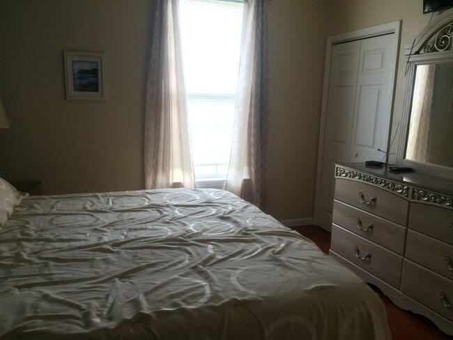 Building Photo - 2 Bed, 2 Bath Condo for Rent at River Oaks