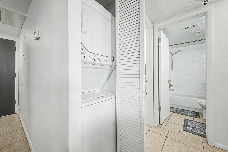 Building Photo - 7474 E Earll Dr