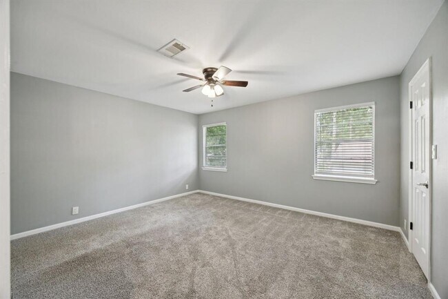 Building Photo - 553 Cane River Ln